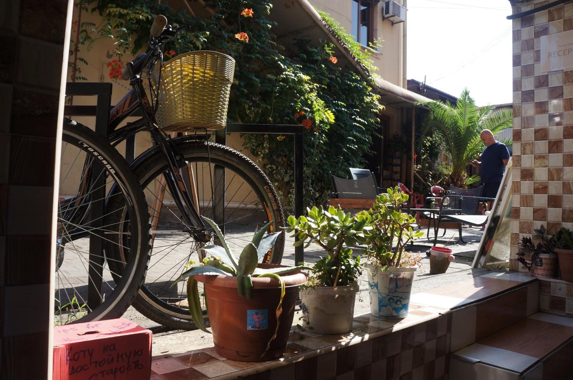 Harmony Backpackers Hostel Batumi Exterior photo